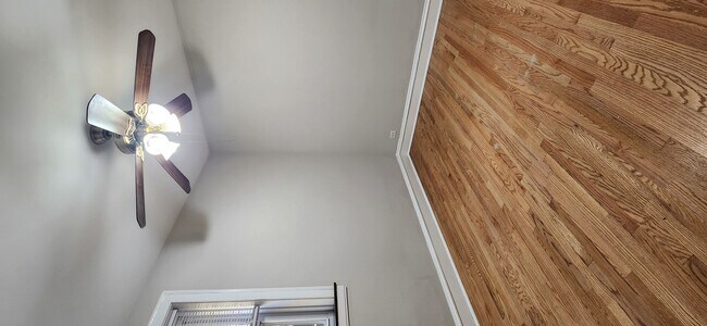 Building Photo - 1925 W Belle Plaine Ave