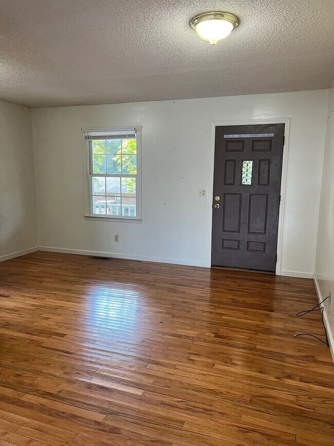 Building Photo - Charming Single Family Home in the Heart of Elizabethton