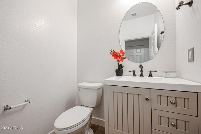 Building Photo - BRAND NEW 5 BEDROOM HOME IN PHOENIX