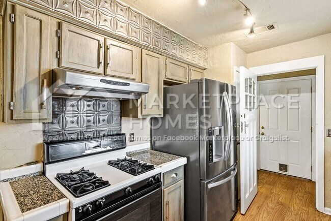 Building Photo - 8500 Caspian Dr