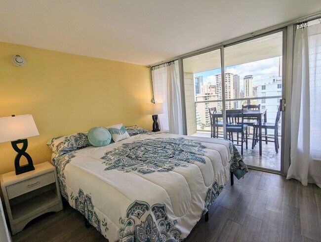 Building Photo - Island Colony 1-Bed 1-Bath, Sweeping Mount...