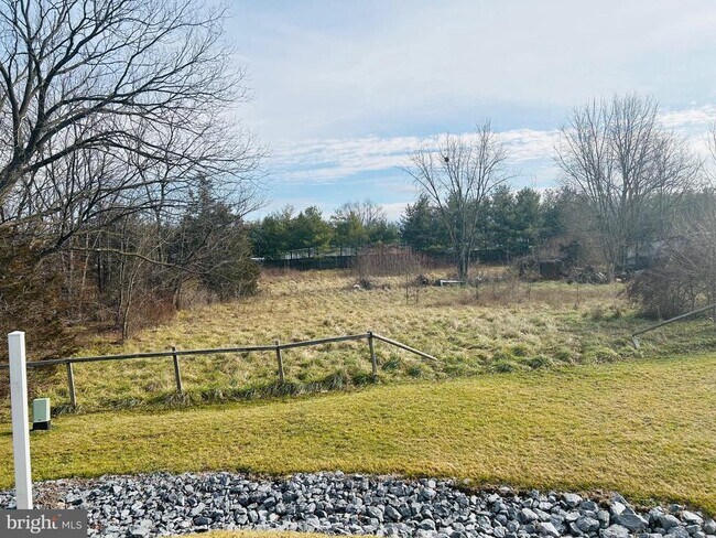 Building Photo - 140 Lexington Ct