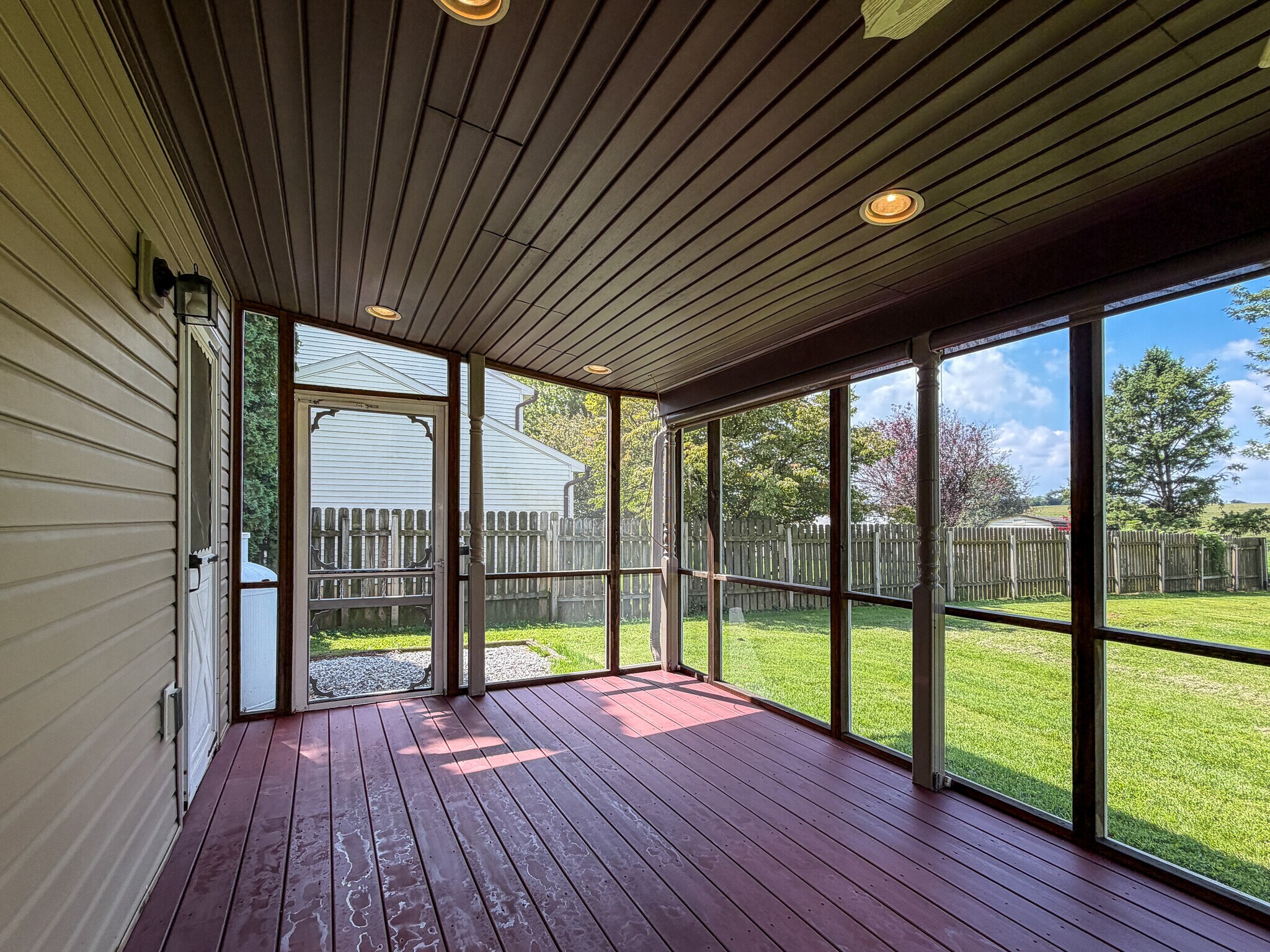 Building Photo - 60 Glenbrook Rd