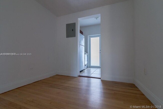 Building Photo - 7207 Bay Dr