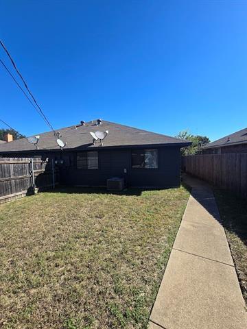 Building Photo - 1441 N Bluegrove Rd