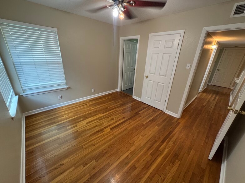 Building Photo - 230 Middlebury Dr.