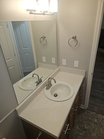 Building Photo - 1911 Pecan Ridge Dr