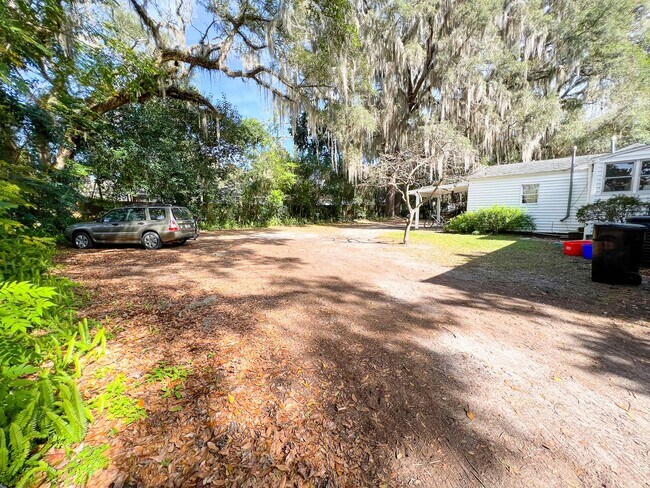 Building Photo - 1824 NW 5th Ave