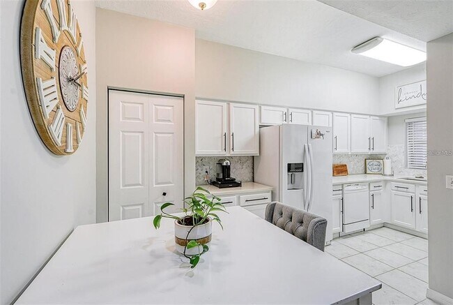 Building Photo - 4260 Central Sarasota Pkwy