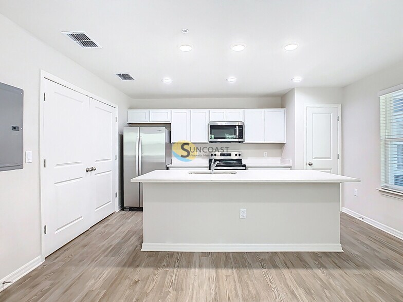 Building Photo - 3821 SW 43rd Ct