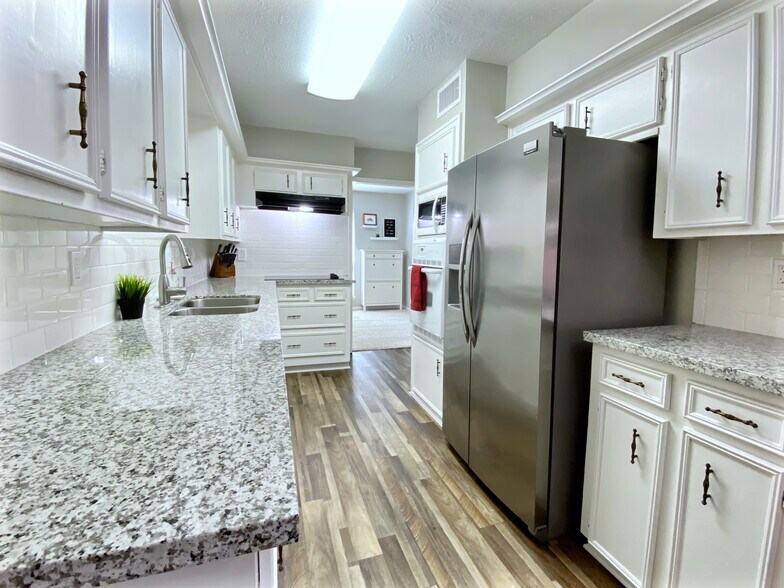 Recently renovated kitchen (fridge not provided) - 11744 S Kirkwood Rd