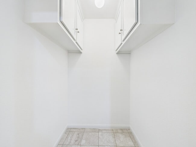 Building Photo - 5333 Richmond Ave.