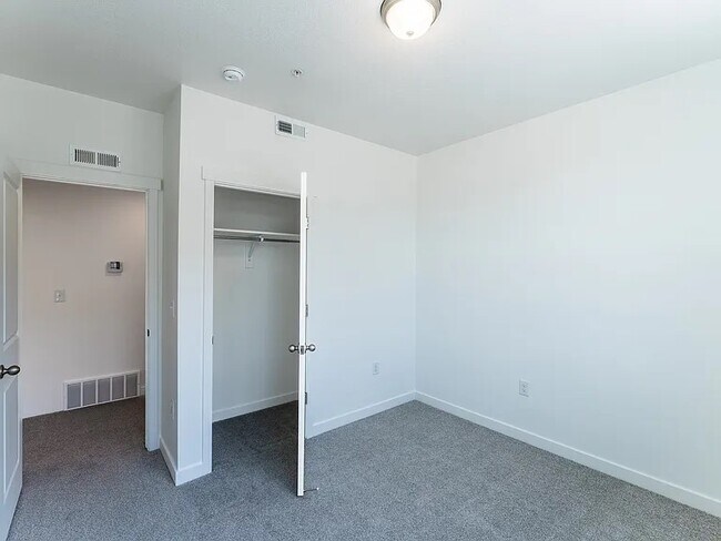 Building Photo - 8362 Iris Lumi Ln