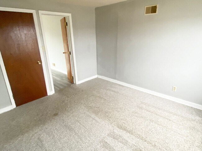 Building Photo - 1704 Merrill Ave