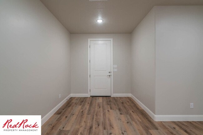 Building Photo - 493 N 550 W