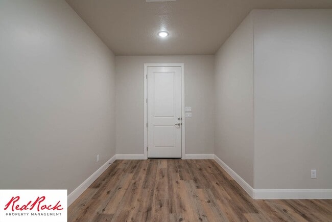 Building Photo - Newer Townhome in Hurricane Heights