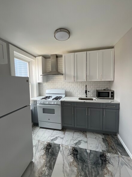 Building Photo - 86 Irving St