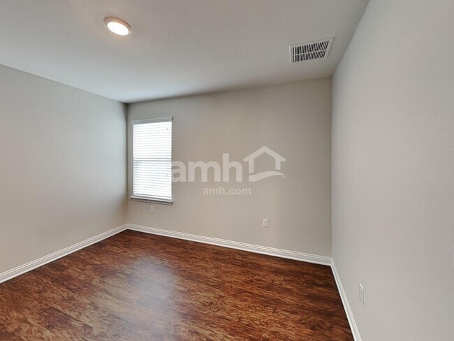 Building Photo - 8000 Dampton Ln