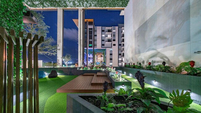 Building Photo - 425-475 E Atlantic Blvd