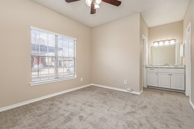 Building Photo - 3643 W Northgate Dr