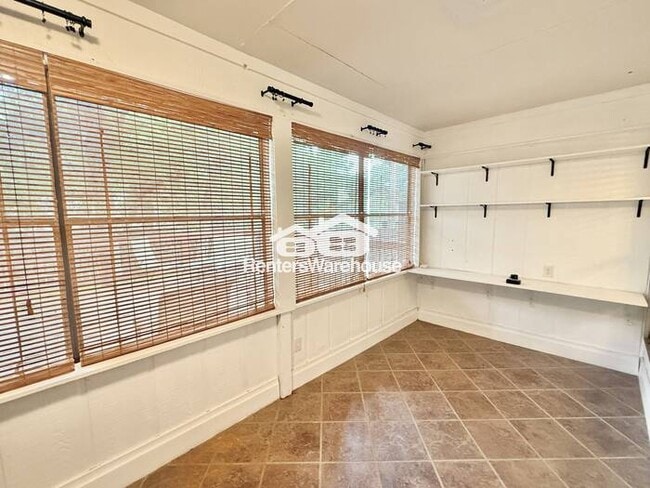 Building Photo - Beautiful home in well established neighbo...