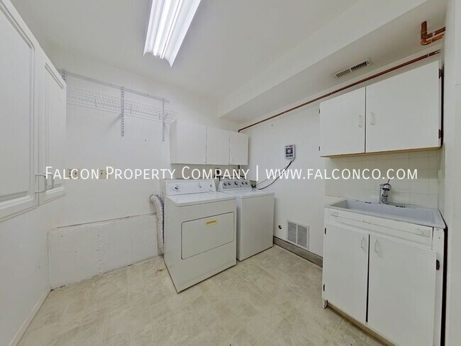 Building Photo - 3930 Beltana Dr