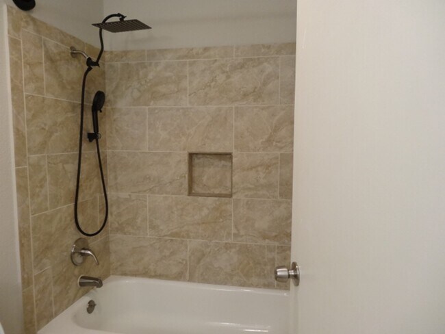 Building Photo - 864 Augusta Dr