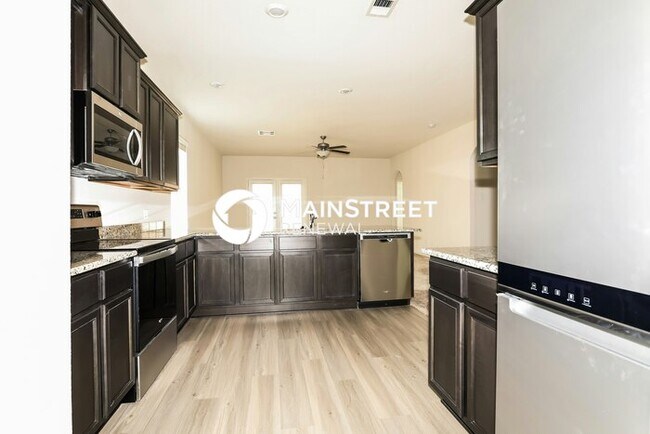 Building Photo - 3 Bedroom Pet-Friendly Home in Magnolia, TX with Main Street Renewal