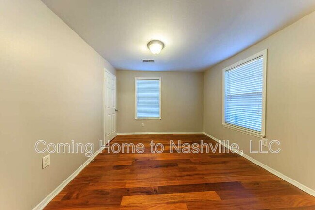 Building Photo - 891 W Sharpe Ave