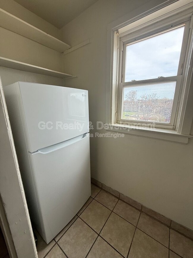 Building Photo - 1452 E Marquette Rd