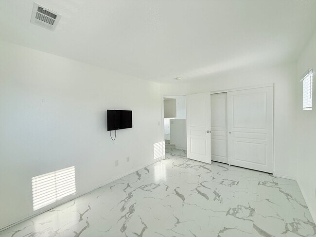 Building Photo - 2023 San Antonio Ct