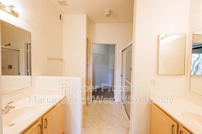 Building Photo - 15252 N 100th St