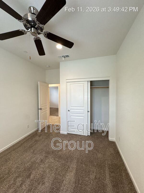 Building Photo - 4418 W Robin Ave