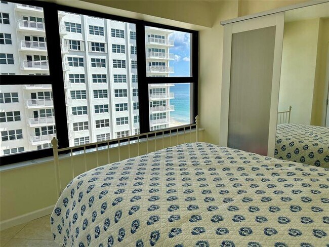Building Photo - 3800 Galt Ocean Dr