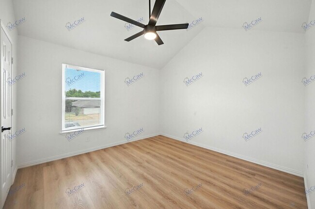 Building Photo - 730 Bluebonnet Dr