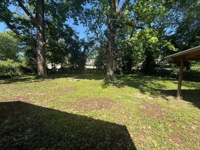 Building Photo - Spacious 3 Bedroom, 2 Bath Home in Springfield, MO!