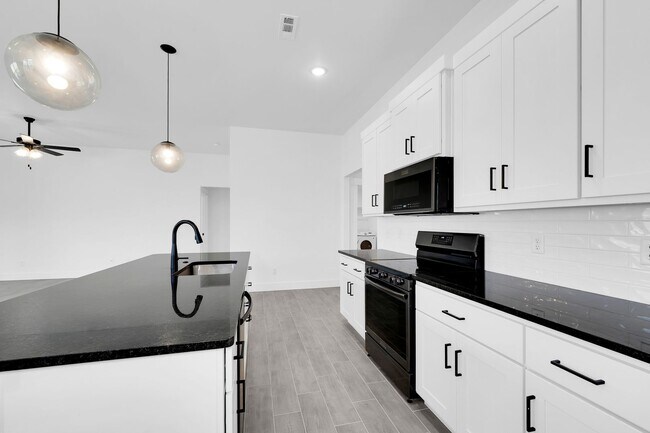 Building Photo - Brand New Home Waiting For you!