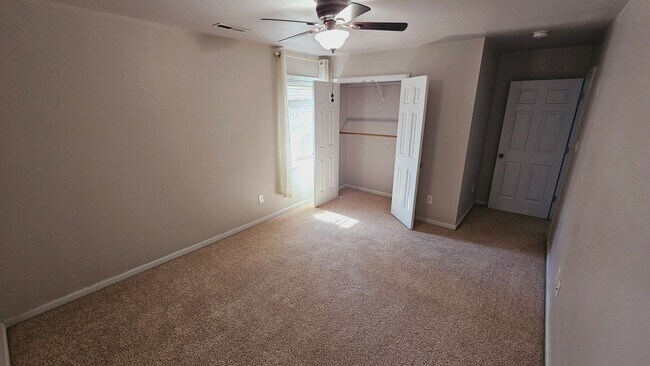 Building Photo - Prestigious 3 Bedroom Home!!!