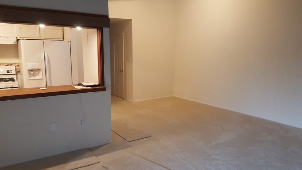 Dining Area - 11378 Cherry Hill Rd