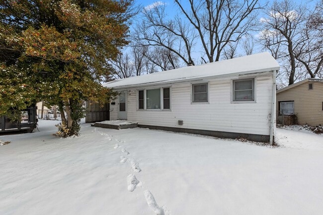 Building Photo - Bedroom, 1-Bathroom Home for Rent – Section 8 Accepted