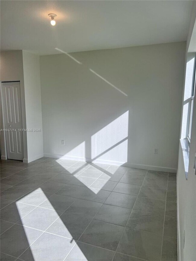 Building Photo - 2422 Southeast 30th Street