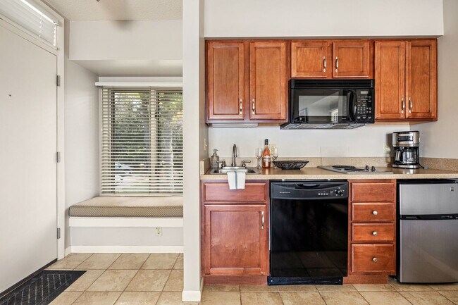 Building Photo - 5577 Creeks Crossing
