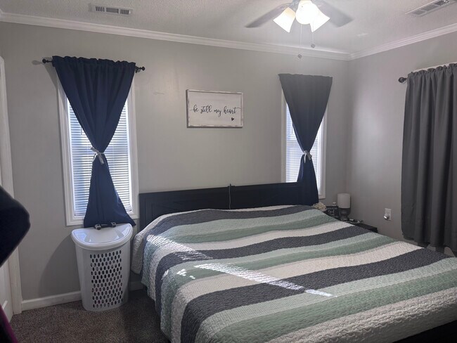 Building Photo - 102 Gracie St