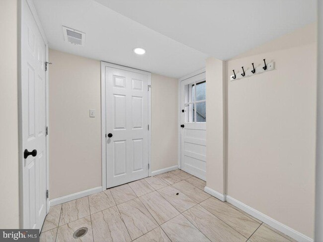 Building Photo - 10506 Lorain Ave