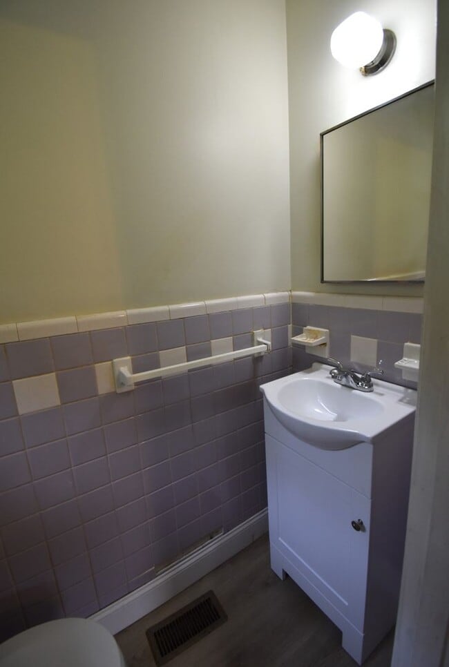 Building Photo - 3 Bedroom Home For Rent Near Post!