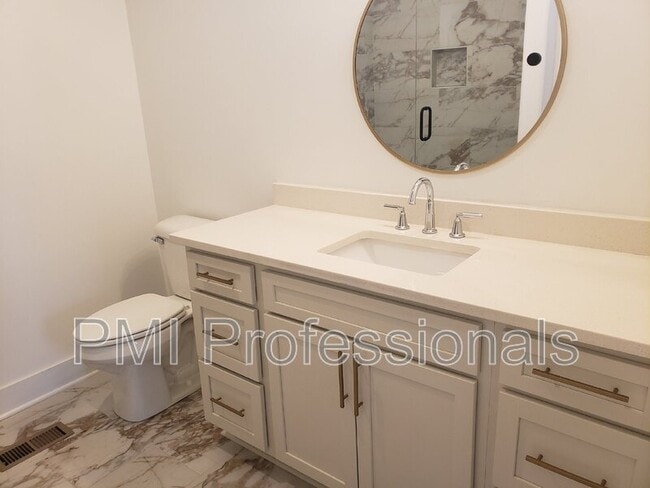 Building Photo - 213 McAuliffe St