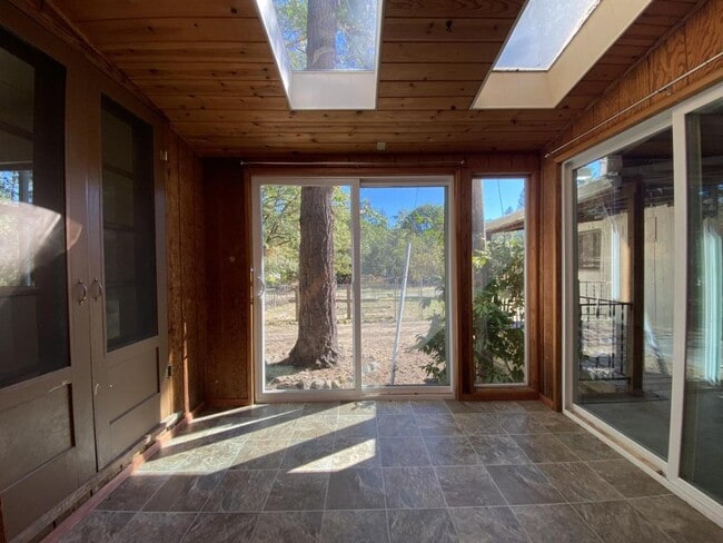 Building Photo - 784 Murphy Creek Rd