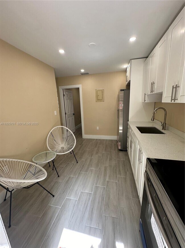 Building Photo - 234 NE 55th Terrace