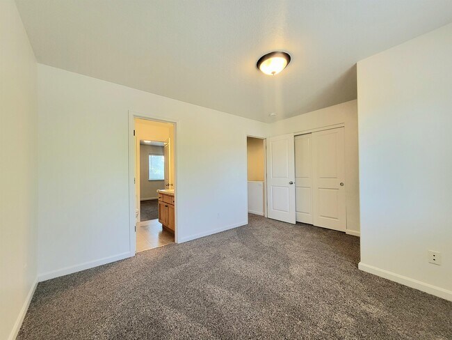 Building Photo - 5413 SE 119th Ave