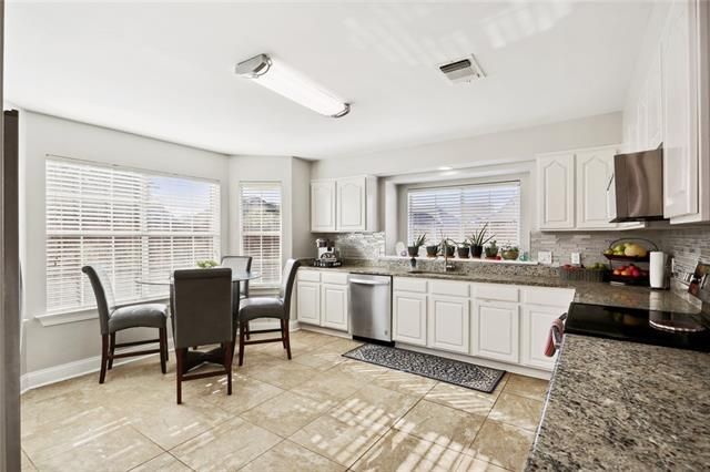 Building Photo - 115 Savanna Dr